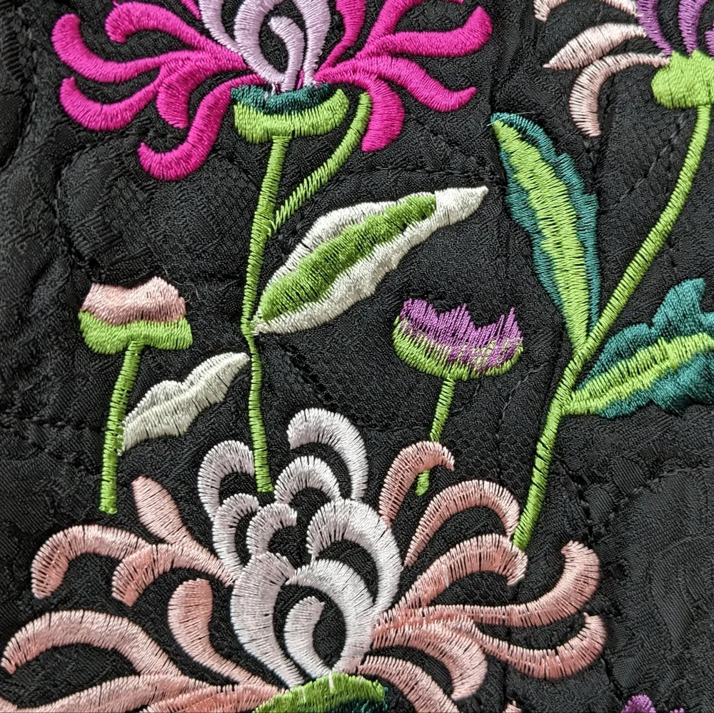 Stunning Garfield & Marks Black Quilted Floral Embroidery Open Jacket - Picture 12 of 13